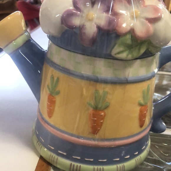 Hippity hop Easter bunny tea 
Pot -so adorable, decorated flowers and carrots!! - Picture 2 of 6